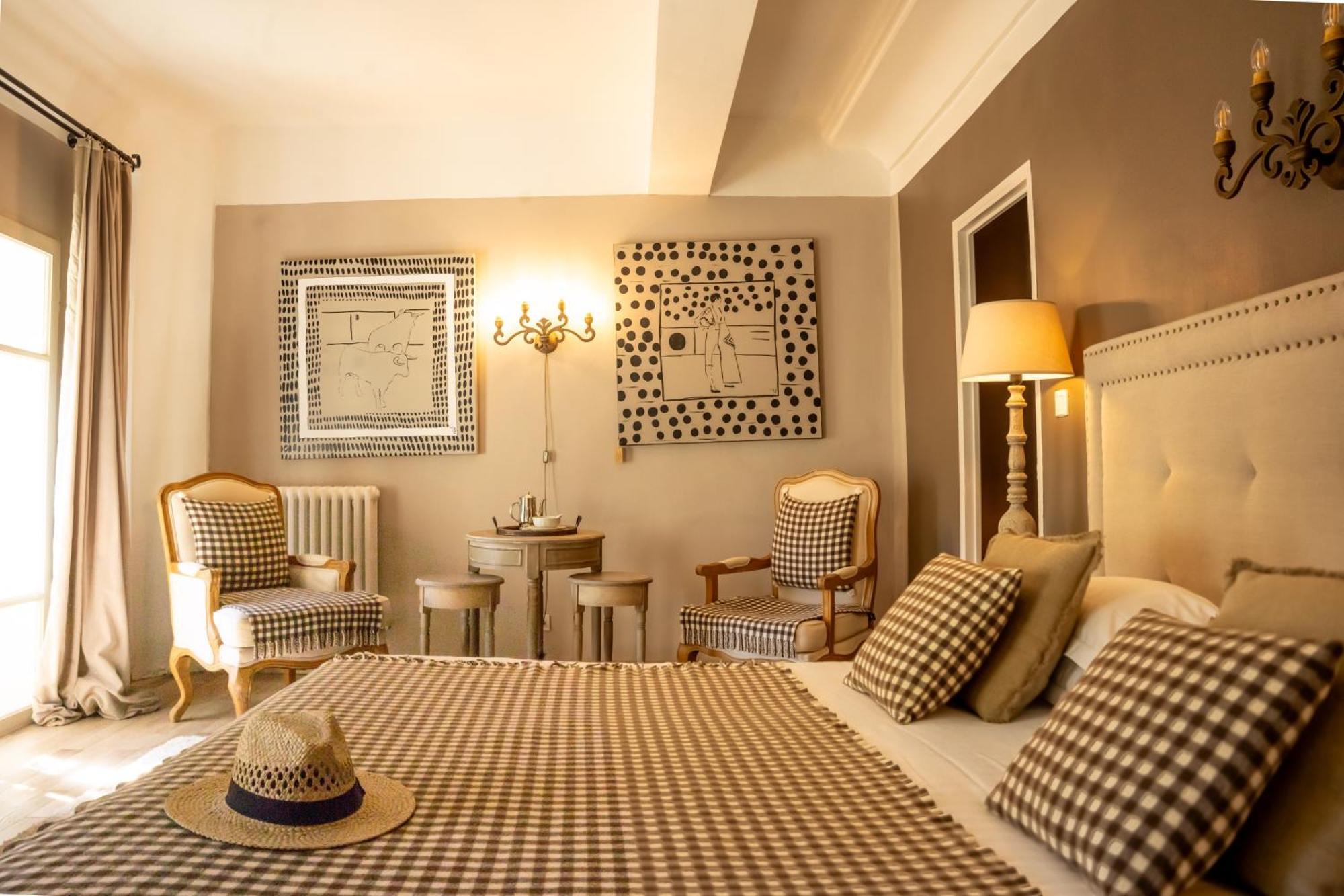 Hotel Gounod แซ็งต์-เรมีย์-เดอ-โพรวองซ์ ภายนอก รูปภาพ