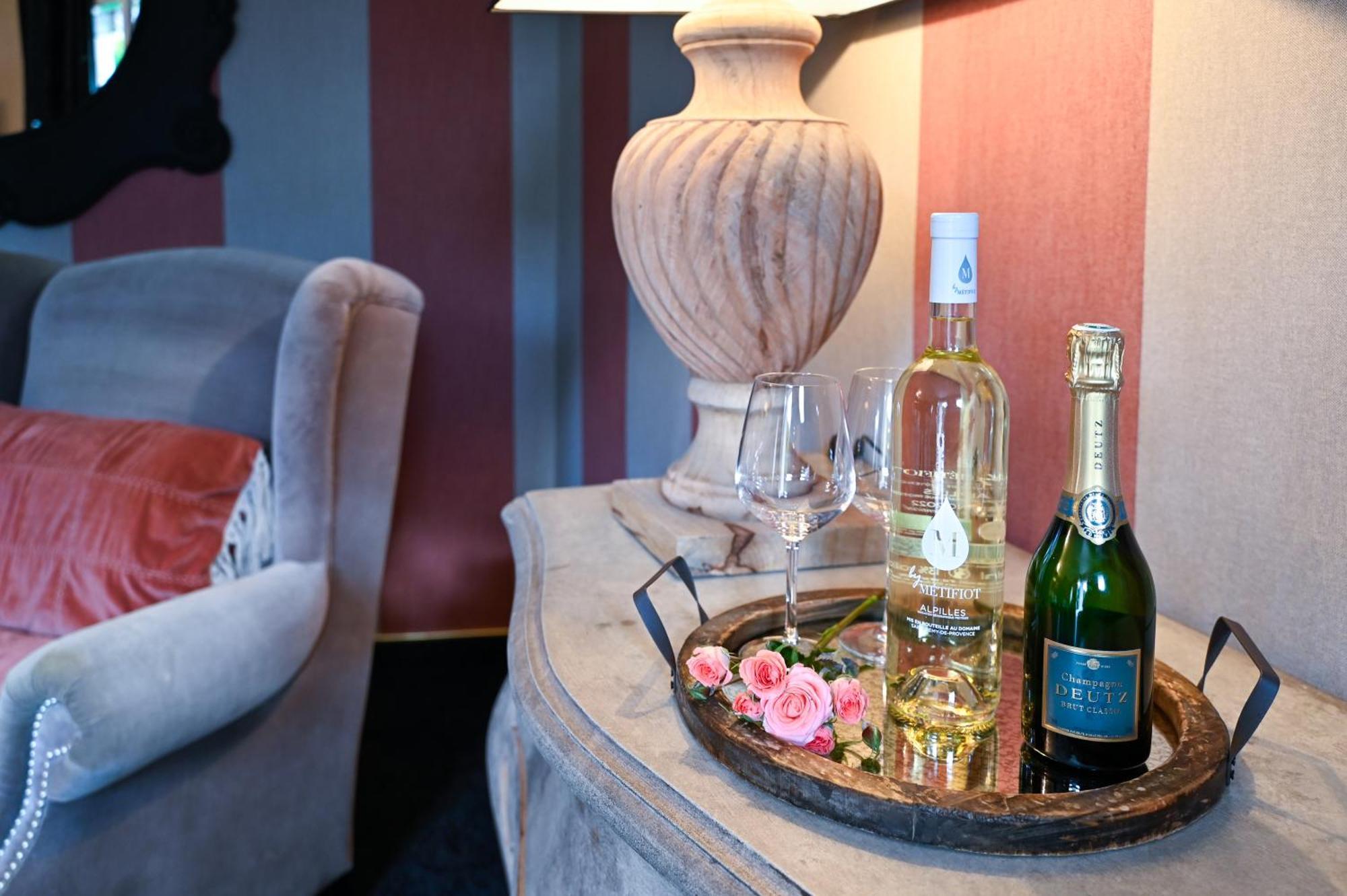 Hotel Gounod แซ็งต์-เรมีย์-เดอ-โพรวองซ์ ภายนอก รูปภาพ